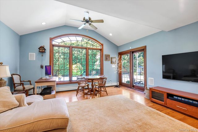 13 Darby Place, Glen Head, NY 11545