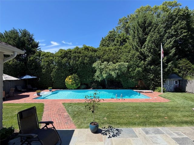 13 Darby Place, Glen Head, NY 11545