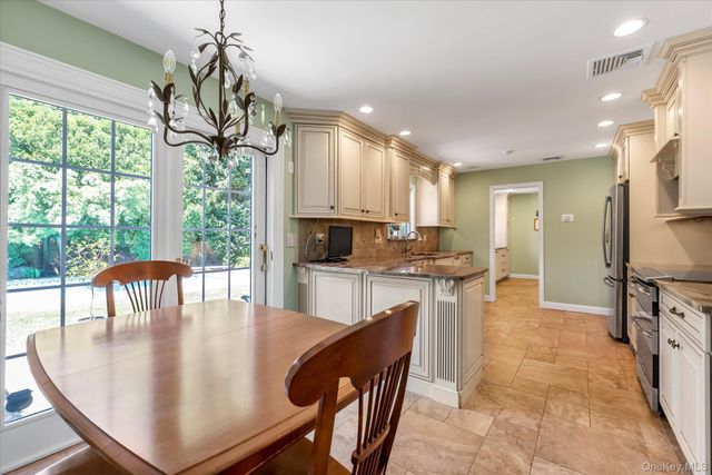 13 Darby Place, Glen Head, NY 11545