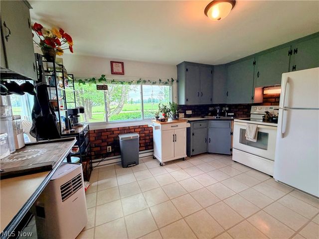 728 Johnson Plank Road NE, Warren, OH 44481