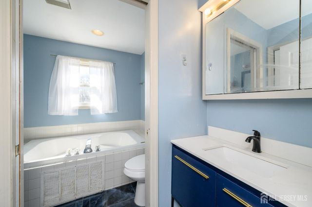 373 Fairview Avenue, Colonia, NJ 07067