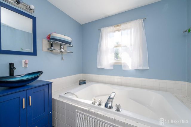 373 Fairview Avenue, Colonia, NJ 07067