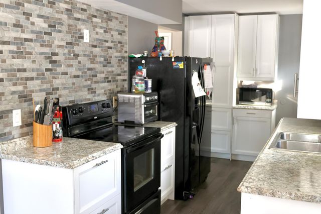 7849 61st Avenue N, New Hope, MN 55428