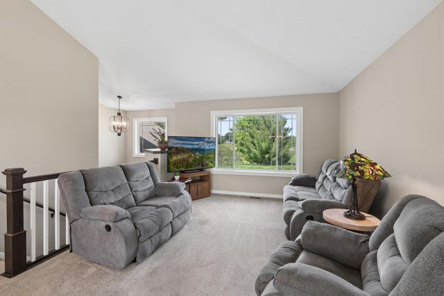 1850 357th Avenue NE, Cambridge, MN 55008