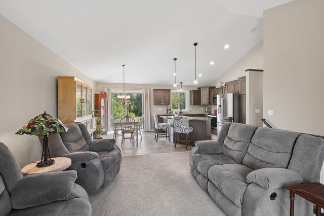 1850 357th Avenue NE, Cambridge, MN 55008
