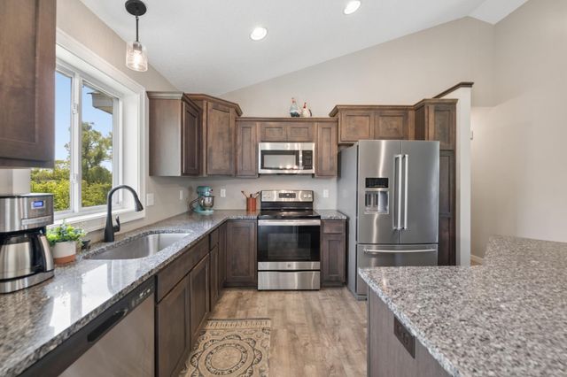 1850 357th Avenue NE, Cambridge, MN 55008