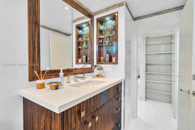 2500 Parkview Dr 1514, Hallandale Beach, FL 33009