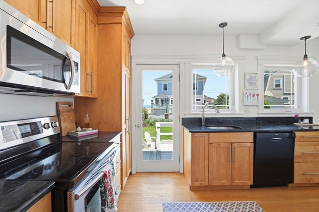 26 Manomet Ave, Hull, MA 02045