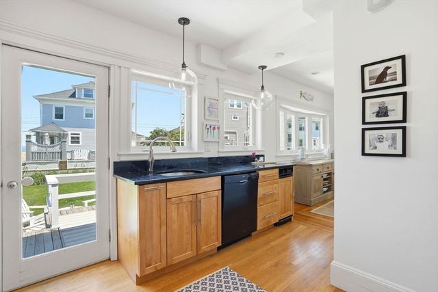 26 Manomet Ave, Hull, MA 02045