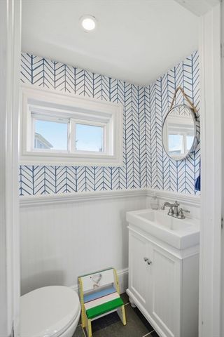 26 Manomet Ave, Hull, MA 02045
