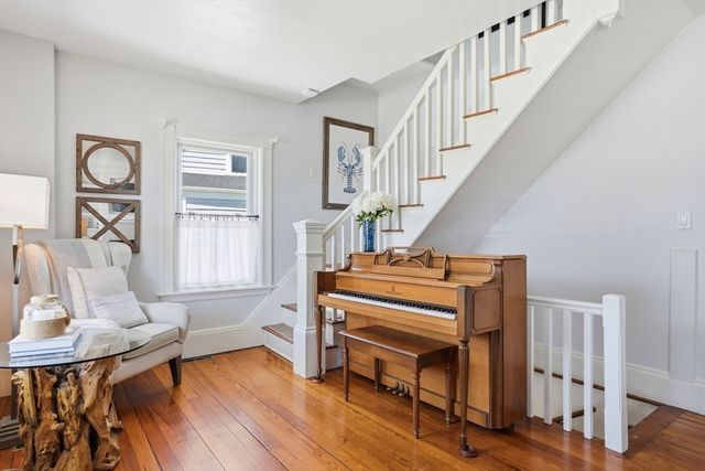 26 Manomet Ave, Hull, MA 02045