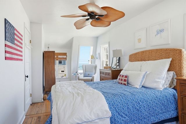 26 Manomet Ave, Hull, MA 02045