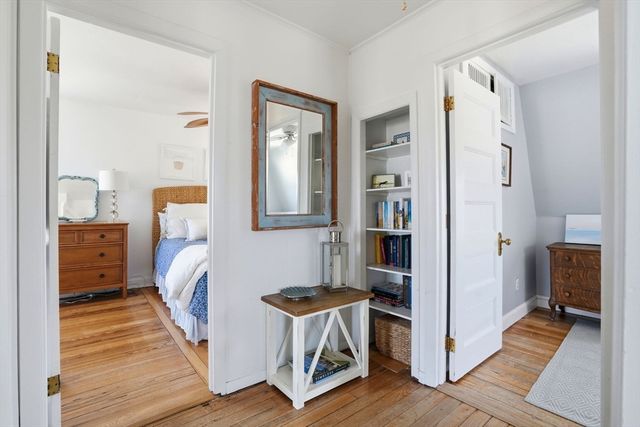 26 Manomet Ave, Hull, MA 02045