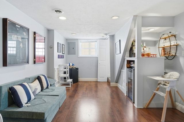 26 Manomet Ave, Hull, MA 02045