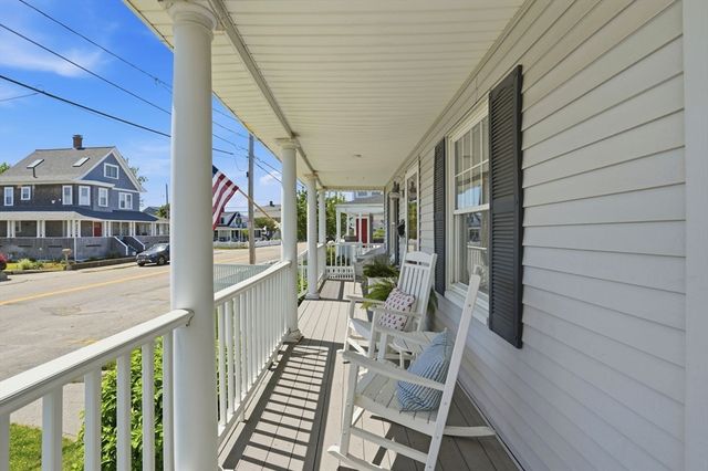26 Manomet Ave, Hull, MA 02045