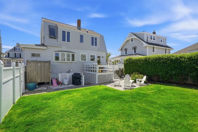 26 Manomet Ave, Hull, MA 02045