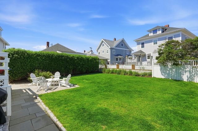 26 Manomet Ave, Hull, MA 02045