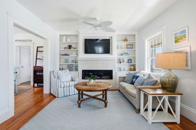 26 Manomet Ave, Hull, MA 02045