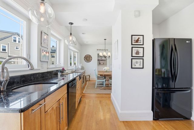 26 Manomet Ave, Hull, MA 02045