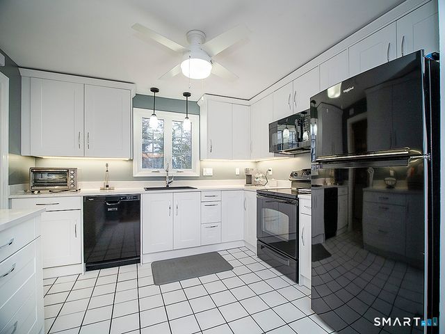 71 Vista Road, North Haven, CT 06473