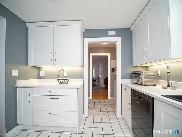 71 Vista Road, North Haven, CT 06473