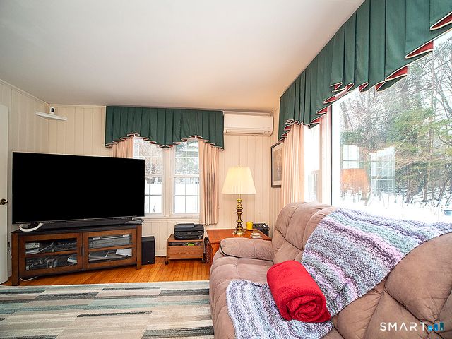 71 Vista Road, North Haven, CT 06473