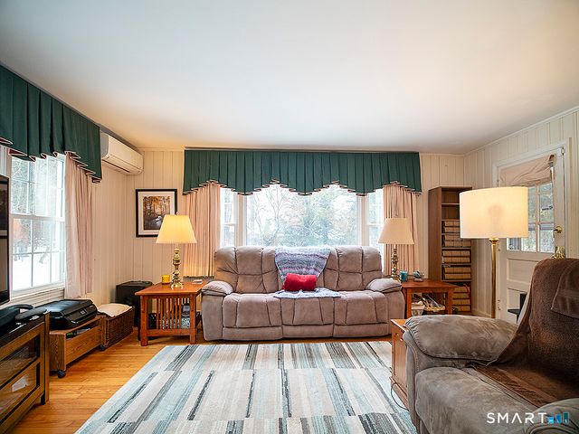 71 Vista Road, North Haven, CT 06473