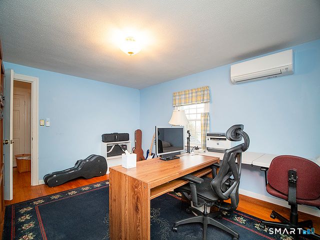 71 Vista Road, North Haven, CT 06473