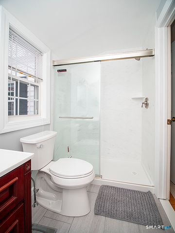 71 Vista Road, North Haven, CT 06473