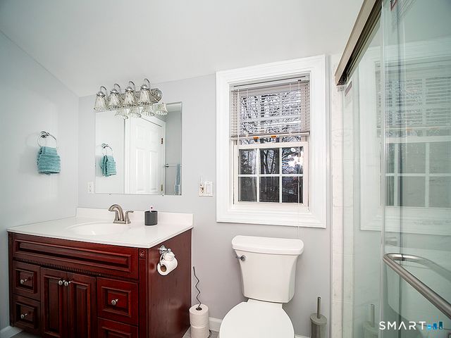 71 Vista Road, North Haven, CT 06473