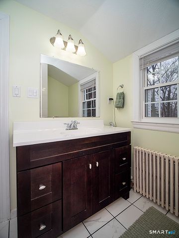 71 Vista Road, North Haven, CT 06473