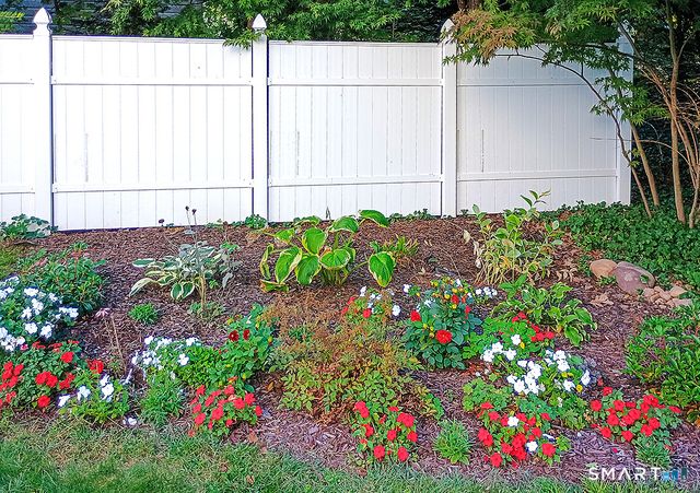 71 Vista Road, North Haven, CT 06473