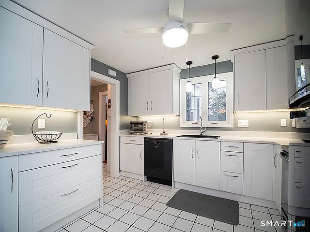 71 Vista Road, North Haven, CT 06473