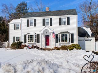 71 Vista Road, North Haven, CT 06473