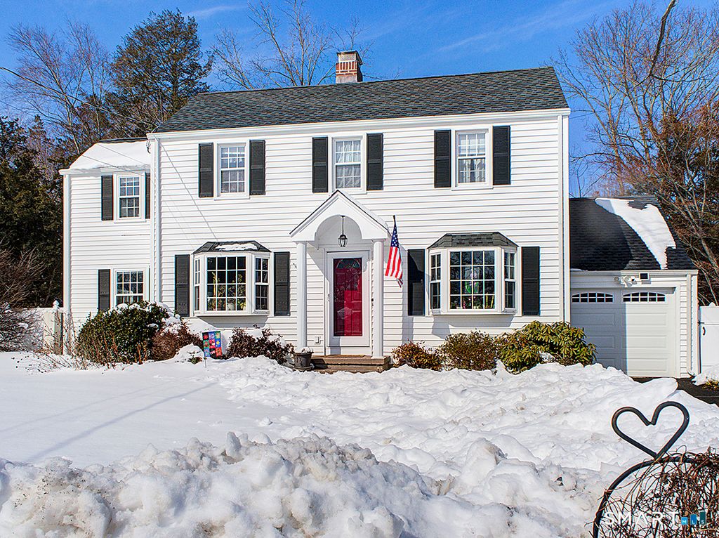 71 Vista Road, North Haven, CT 06473