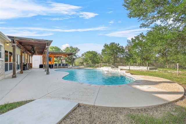 1425 County Road 116, Caldwell, TX 77836