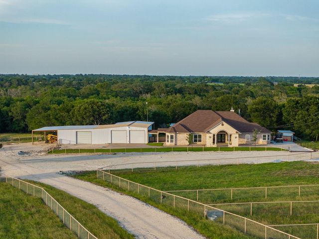 1425 County Road 116, Caldwell, TX 77836