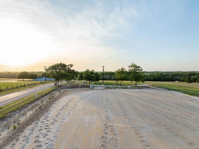 1425 County Road 116, Caldwell, TX 77836