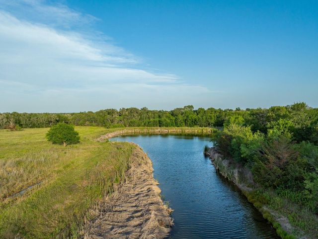 1425 County Road 116, Caldwell, TX 77836