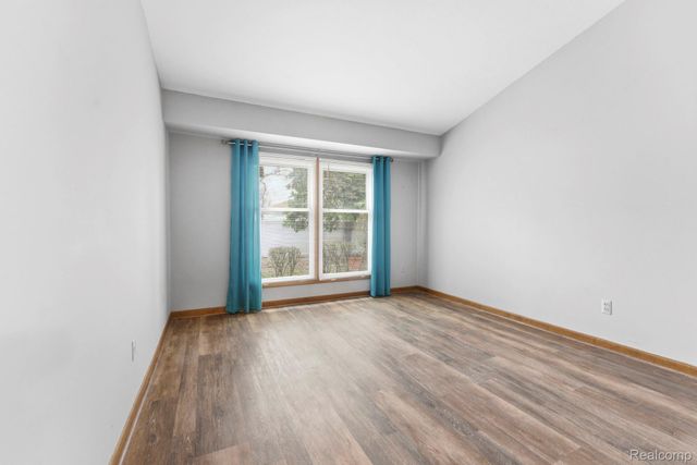 2880 Lakewood Drive, Trenton, MI 48183