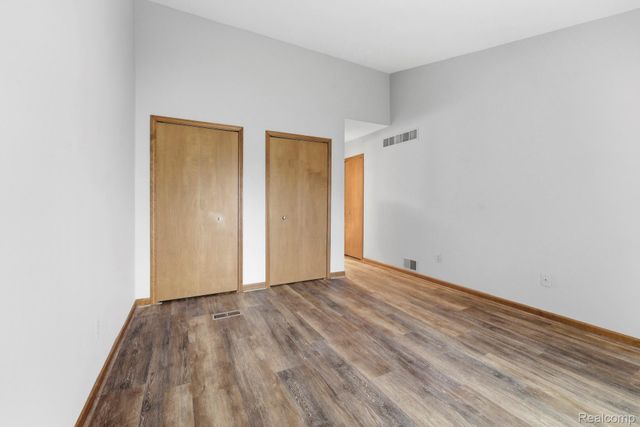 2880 Lakewood Drive, Trenton, MI 48183