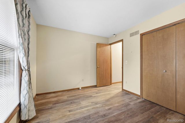 2880 Lakewood Drive, Trenton, MI 48183