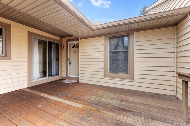 2880 Lakewood Drive, Trenton, MI 48183