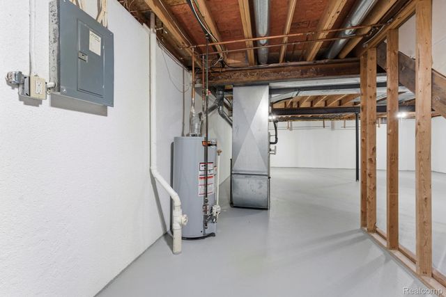 2880 Lakewood Drive, Trenton, MI 48183