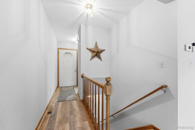 2880 Lakewood Drive, Trenton, MI 48183