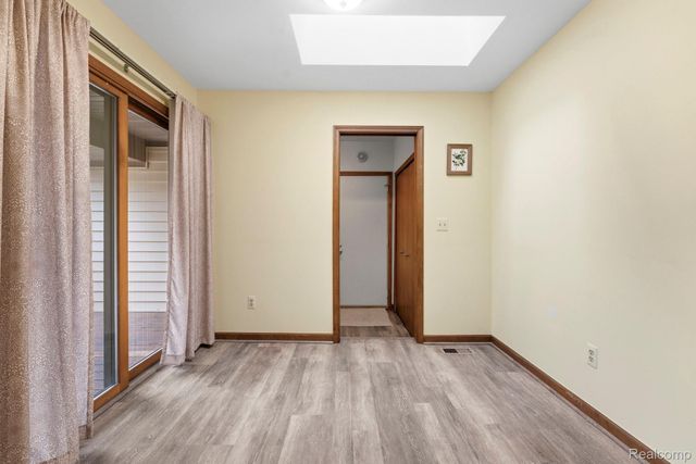 2880 Lakewood Drive, Trenton, MI 48183