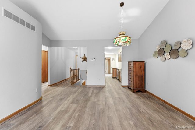 2880 Lakewood Drive, Trenton, MI 48183