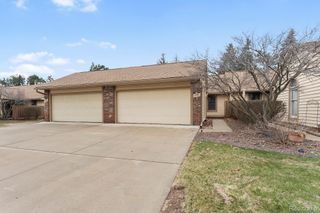 2880 Lakewood Drive, Trenton, MI 48183