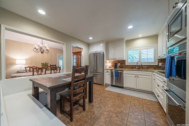 8542 ODYSSEY DR, Universal City, TX 78148