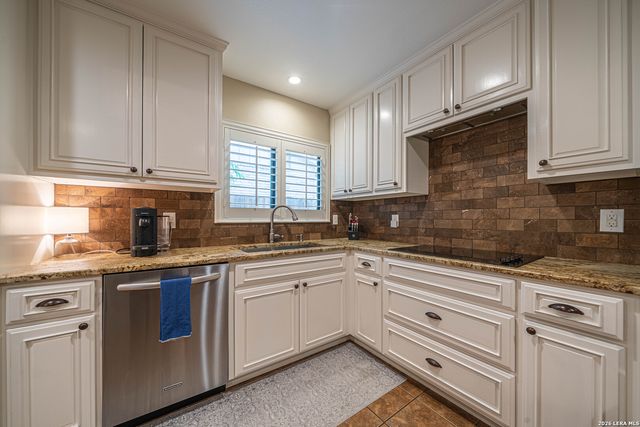 8542 ODYSSEY DR, Universal City, TX 78148